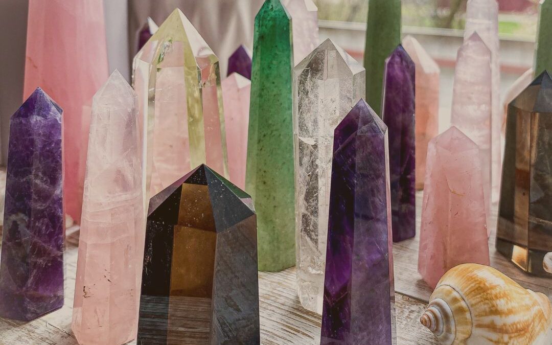 Piedras Zodiacales: Guía de Cristales por Signo y Sus Beneficios Energéticos